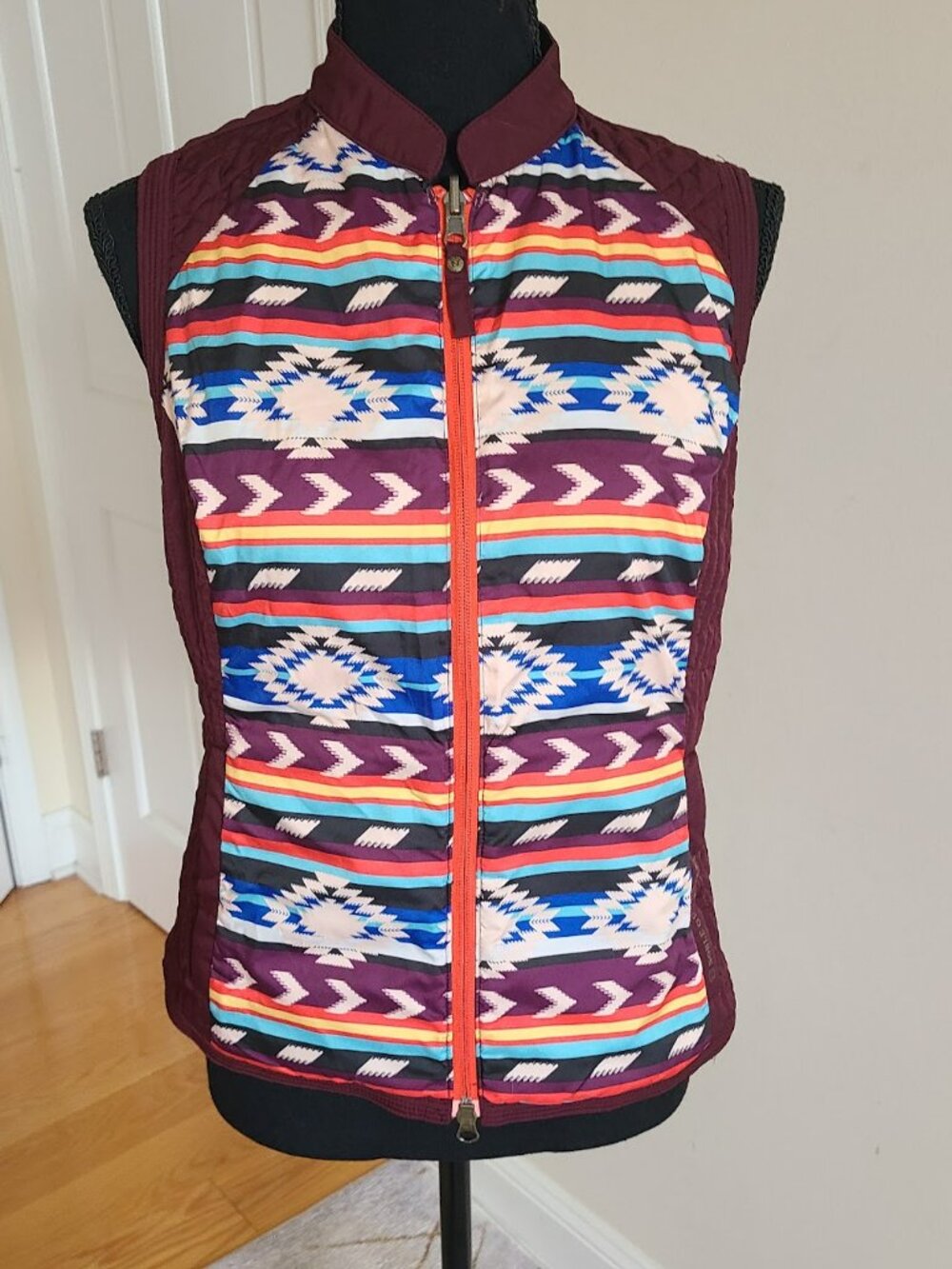 Noble Outfitters Reversible Vest Women M Burgundy Southwestern Aztec Quilted
